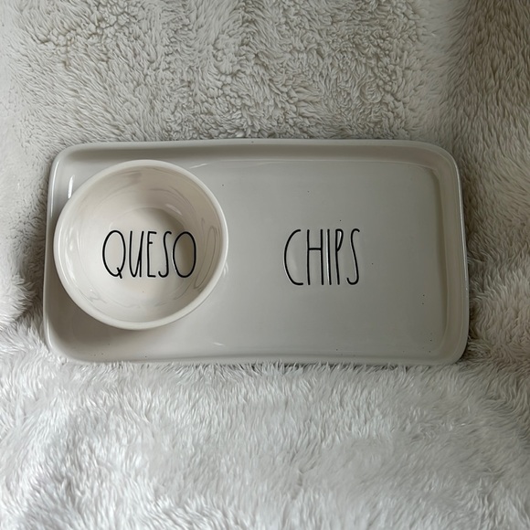 Rae Dunn Queso and Chip holder - Picture 1 of 1